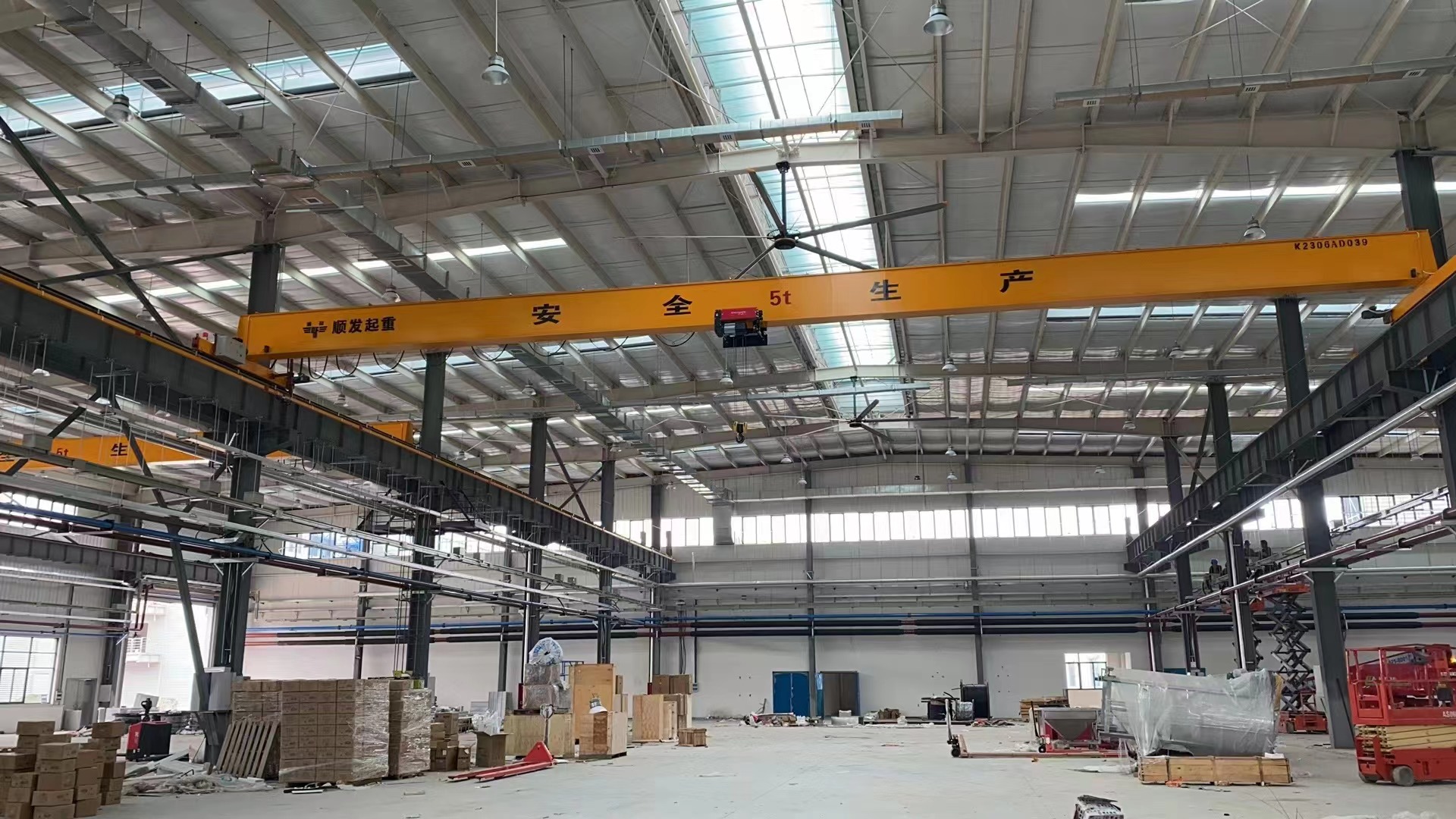 歐式單梁起重機.jpg 歐式單梁起重機