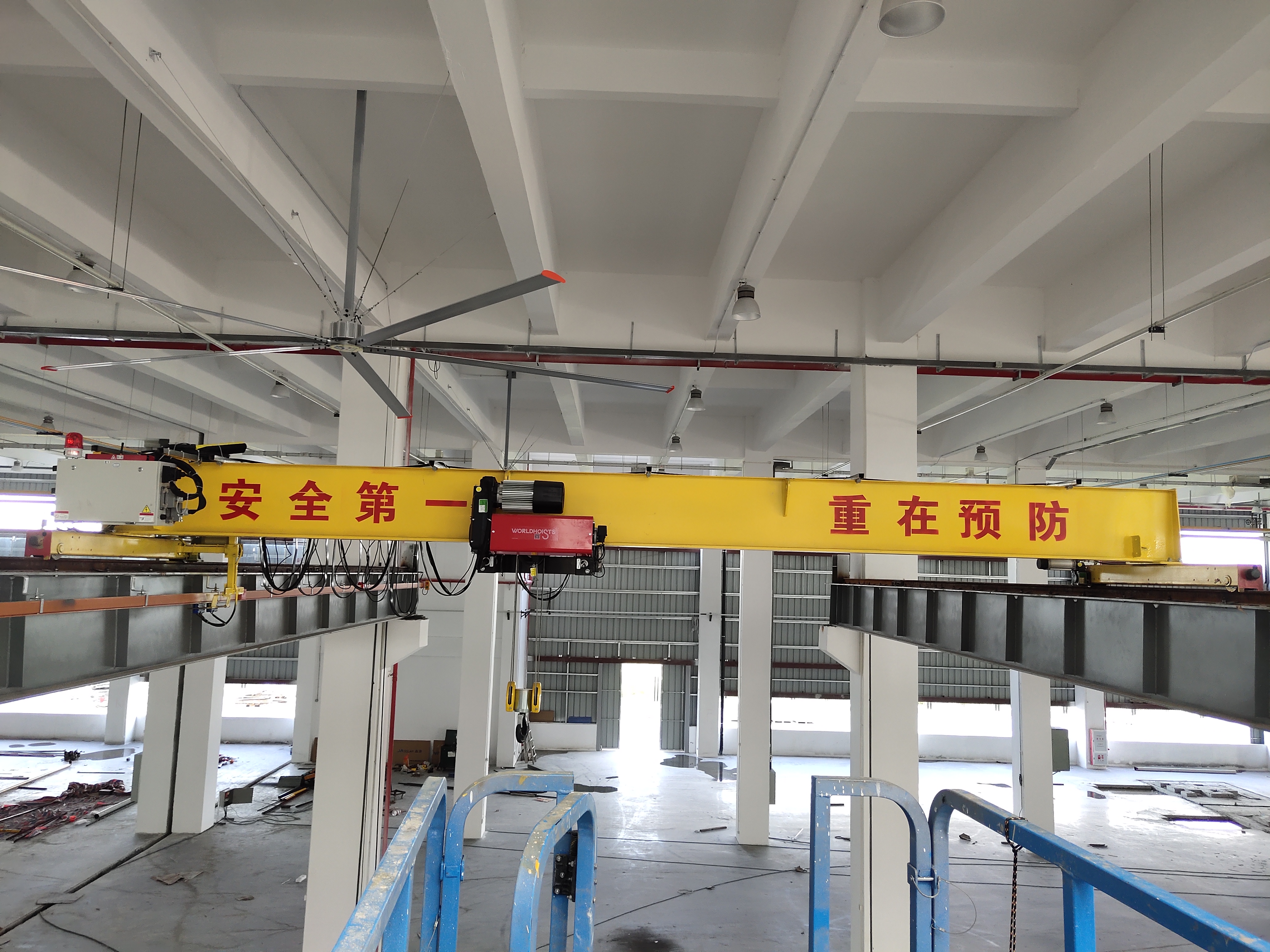 電動(dòng)單梁歐式起重機(jī).jpg 歐式單梁起重機(jī)